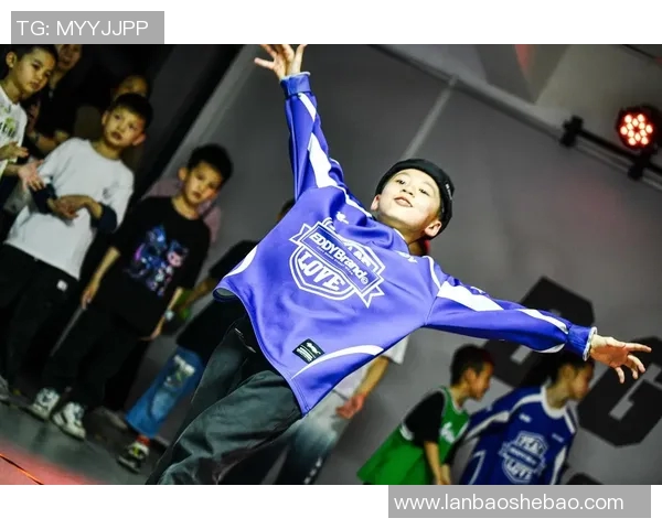 深圳街舞队荣获全国街舞排行榜第三名展现实力与风采