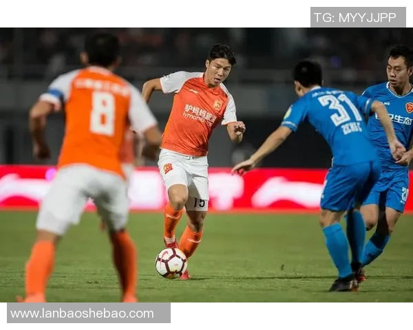 广州恒大力争主场胜利迎战梅州铁汉全力以赴争夺三分之战 广州恒大力争主场胜利迎战梅州铁汉全力以赴争夺三分之战