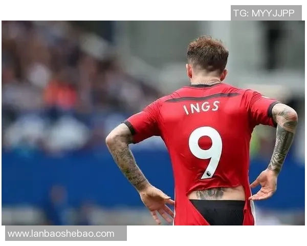 马丁内斯的传奇之路:从默默无闻到足球巨星的蜕变与荣耀 马丁内斯的传奇之路:从默默无闻到足球巨星的蜕变与荣耀