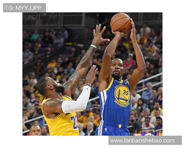 骑士与勇士激战正酣勇士以132比113战胜骑士展现强大实力 骑士与勇士激战正酣勇士以132比113战胜骑士展现强大实力