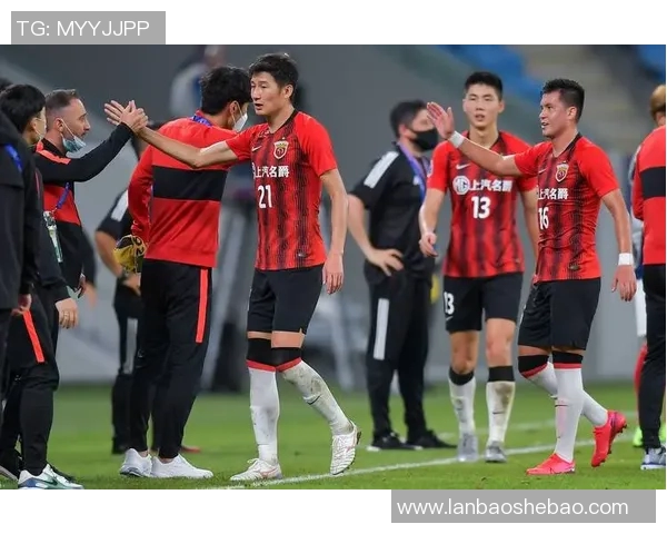 上海上港迎战陕西队全力争胜期待精彩对决与球迷共庆足球盛宴